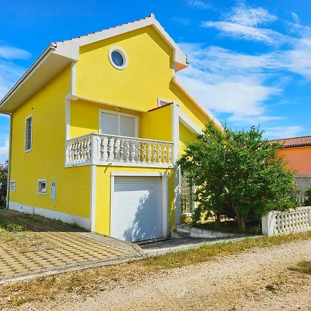 Holiday Sun House Vir