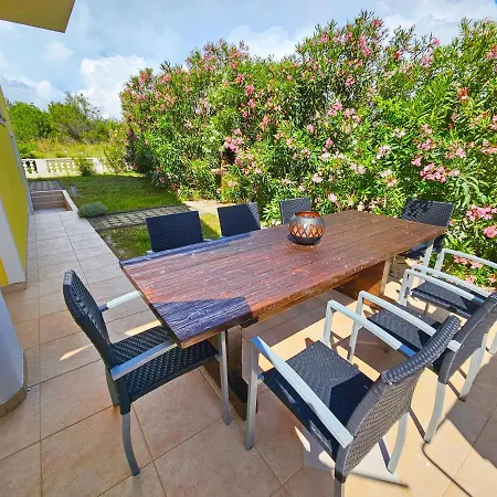 Holiday Sun House Vir